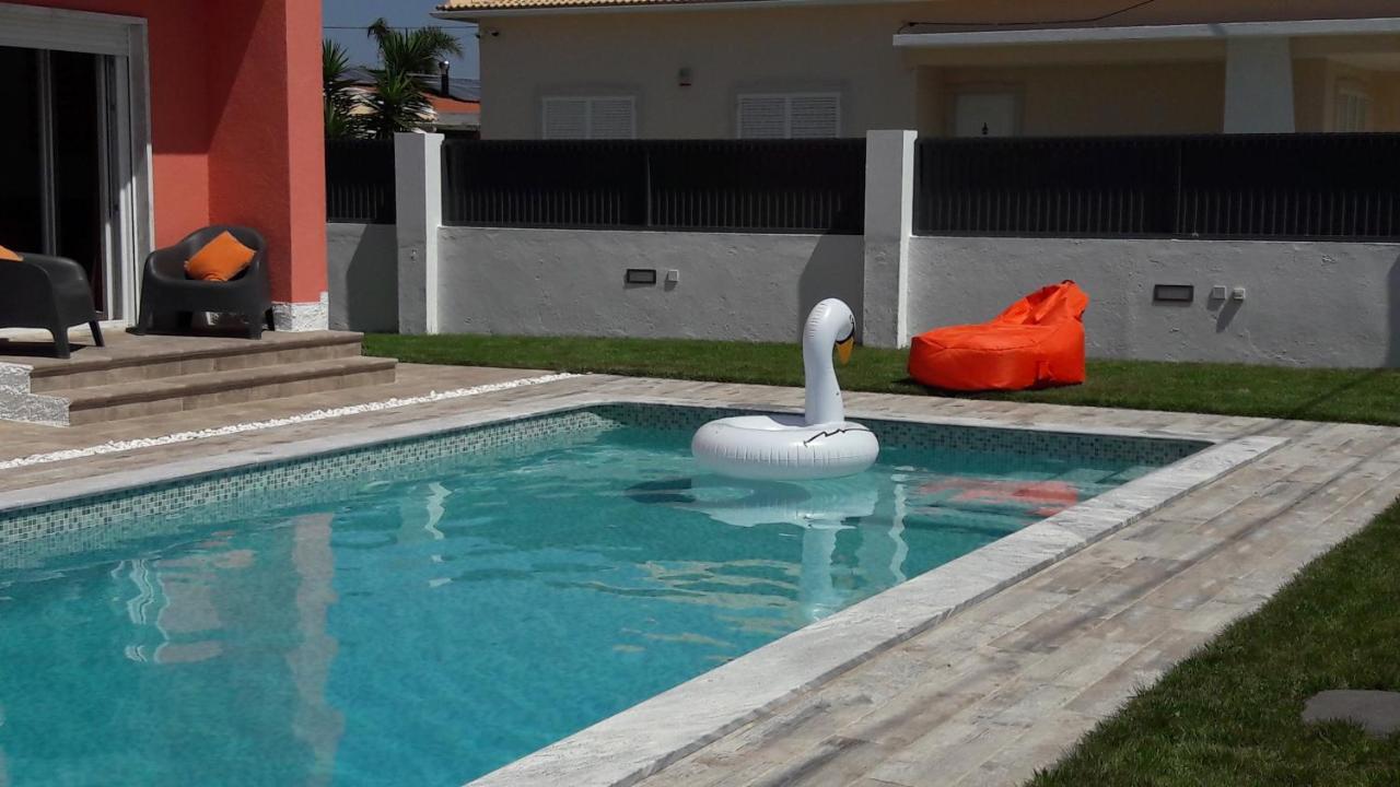 Family Villa Pool & Beach Caparica Exterior photo